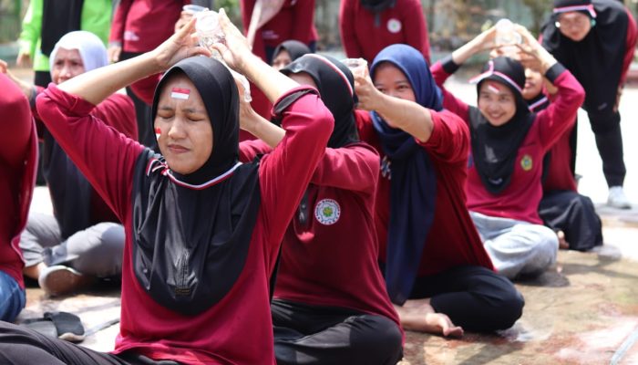 Ratusan Karyawan RSUD Blora Meriahkan HUT Ke-79 RI, Heboh Ikuti Lomba Estafet Sarung hingga Tepung