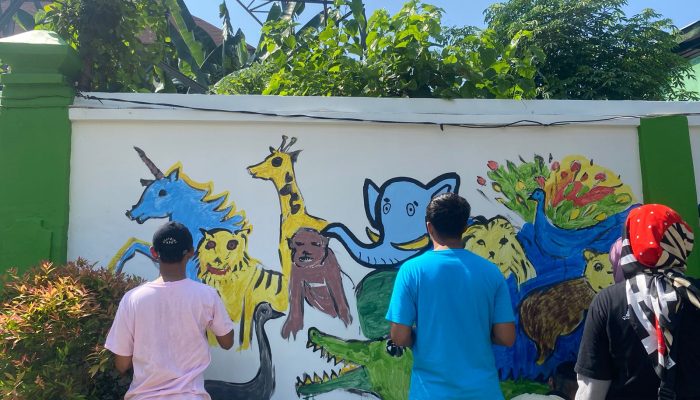 Terapi Sekaligus 17 Agustusan, Pasien RSJD Dr Amino Gondohutomo Diajak Lukis Mural Bareng