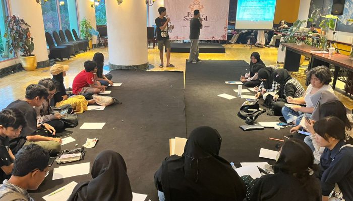Ramaikan Pasar Senggol, Komunitas Lumpia Komik Bikin Bareng Sketsa Komedi ala Si Juki