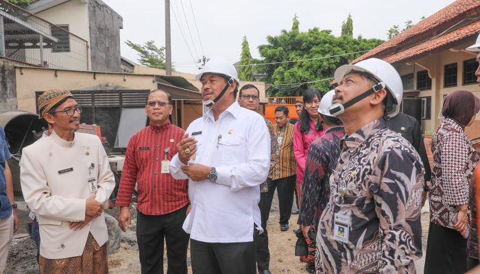 Tingkatkan Pendidikan Vokasi, Pj Gubernur Jateng Cek Belanja Fisik Rp3,6 M di SMK Negeri 9 Surakarta