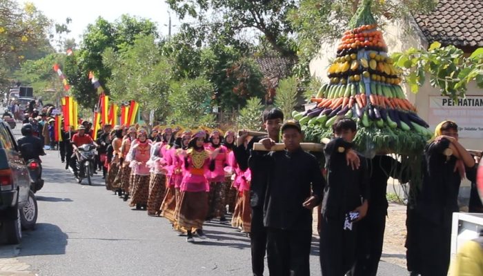 Usung Tema Sedekah Bumi, SMPN 3 Tunjungan Blora Gelar Parade Budaya ‘Gas Deso’