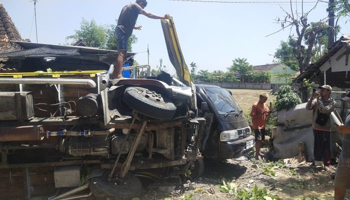 Truk Muatan Tebu di Blora Tabrak 3 Kendaraan Parkir Tepi Jalan, Begini Kronologinya