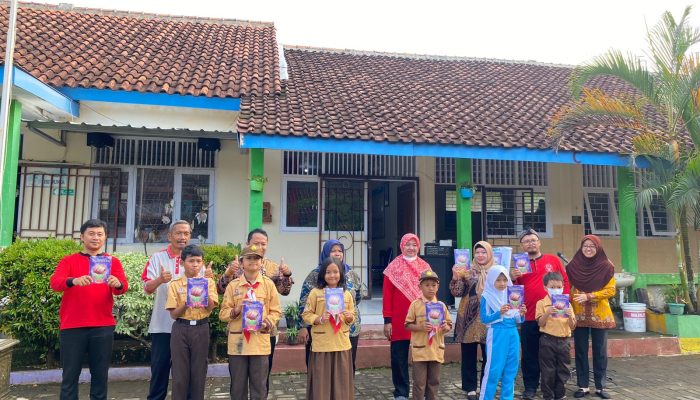Latihan Ngetik Satu Semester, Siswa SDN Pesantren Semarang Luncurkan Buku Kumpulan Puisi
