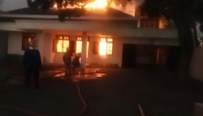 2 Rumah Mewah Di Jalan Gajah Mada Semarang Terbakar, Penyebab Masih Diselidiki