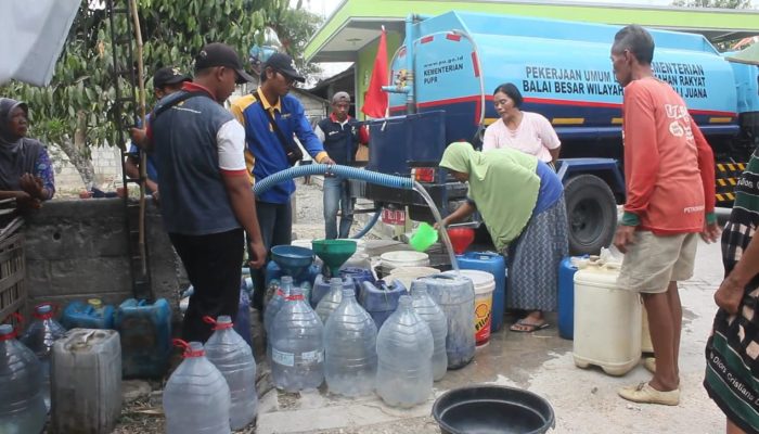 Rela Antre, Warga Blora Berjuang Dapatkan Air Bersih di Musim Kemarau