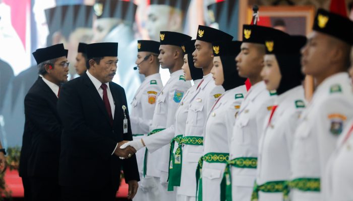 Nana Sudjana Kukuhkan Paskibraka Jateng 2024, Disiapkan Jadi Duta Pancasila dan Patriot NKRI