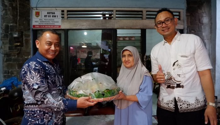 Sambut Kemerdekaan RI ke-79, Aston Inn Pandanaran Semarang Beri Tumpeng Ke Warga