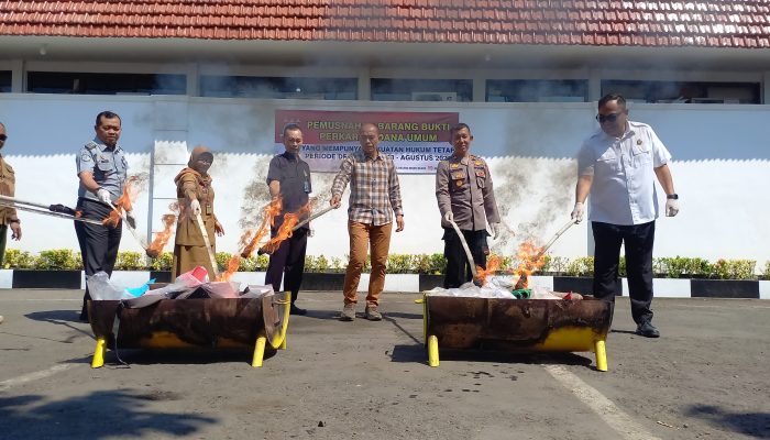 Kejaksaan Negeri Blora Musnahkan Ribuan Pil Koplo dan Barang Bukti Tindak Pidana