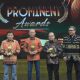 Direktur Bisnis Kelembagaan, Tresuri dan Unit Usaha Syariah Bank Jateng, Ony Suharsono menerima penghargaan di Prominent Awards 2024 di Grand Studio Metro TV, Jumat (9/8/2024)