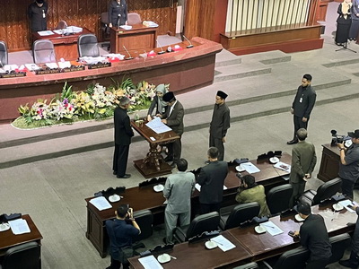 rapat paripurna