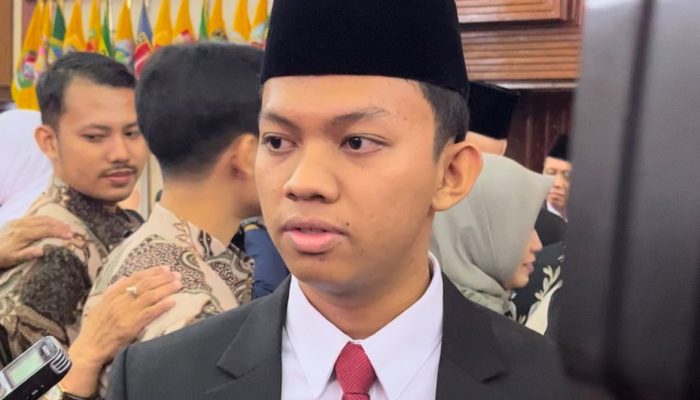 Viral usai Dilantik Anggota DPRD Bareng Ayah, Rizqi Iskandar Ternyata Punya Harta yang Ga Maen-maen!