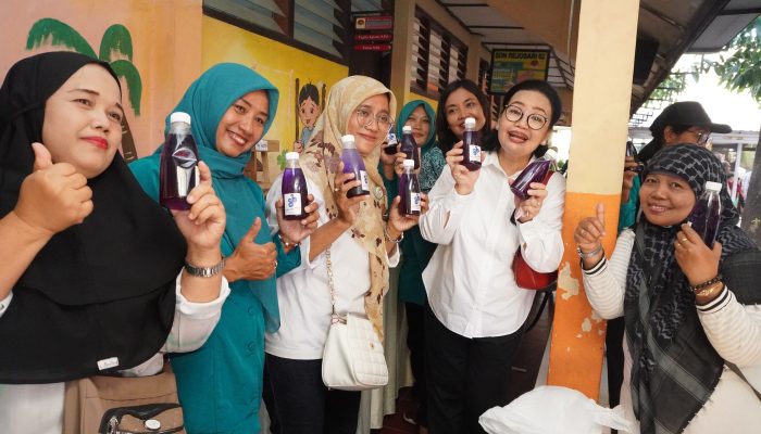 Kunjungi Pameran BISAFEST, Mbak Agustin Larisi Dagangan Pelaku Ekraf di Taman Rejosari Semarang