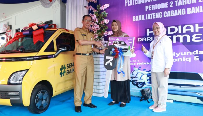 Menang Undian Tabungan Bima, Nasabah Bank Jateng Banjarnegara Bawa Pulang Mobil Listrik