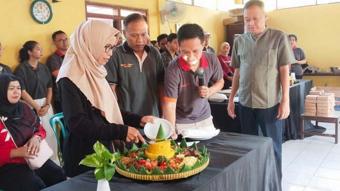 Front One HK Resort Semarang Rayakan Ulang Tahun Ke-10 Bersama Warga Lempongsari