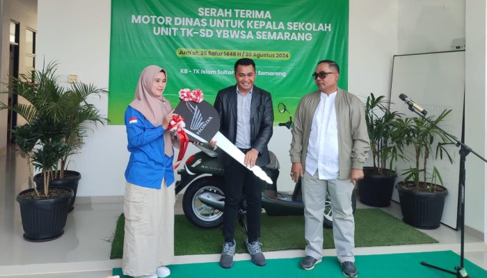 Yayasan Badan Wakaf Sultan Agung Tingkatkan Kualitas Pendidikan Serahkan 7 Sepeda Motor bagi Kepala Sekolah