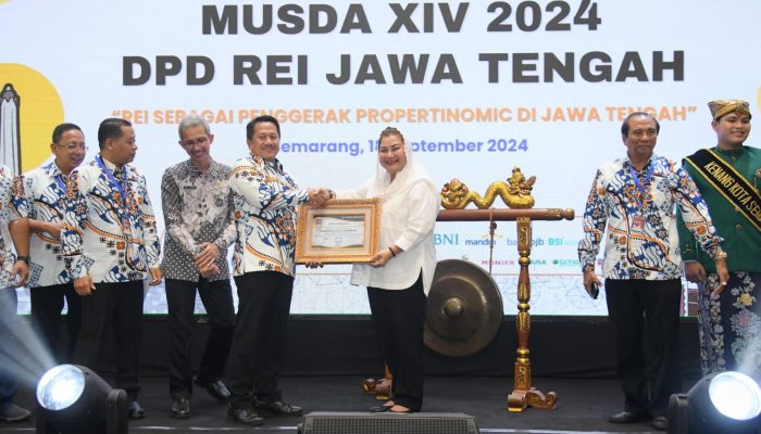 Kota Semarang Raih Penghargaan REI Sebagai Pemda Dengan Layanan Perizinan Perumahan Terbaik