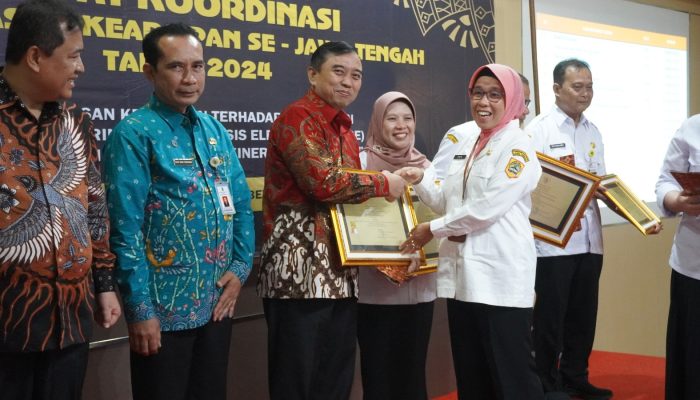 Pemkot Semarang Raih Penghargaan Pengawasan Kearsipan Terbaik Se-Jawa Tengah