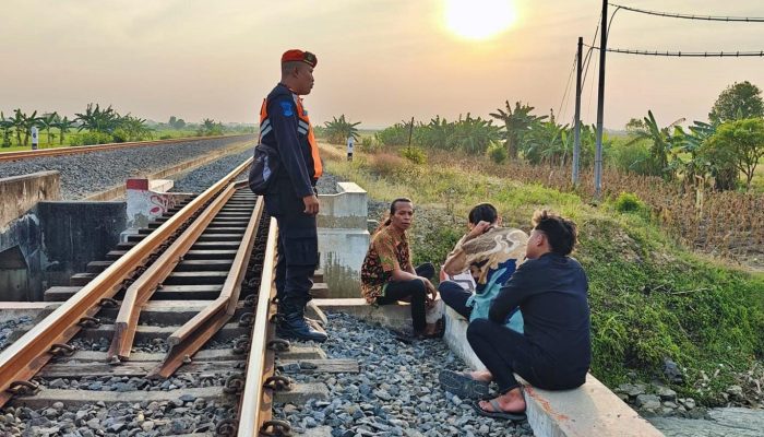KAI Tegas Larang Masyarakat Beraktivitas di Jalur Kereta Api