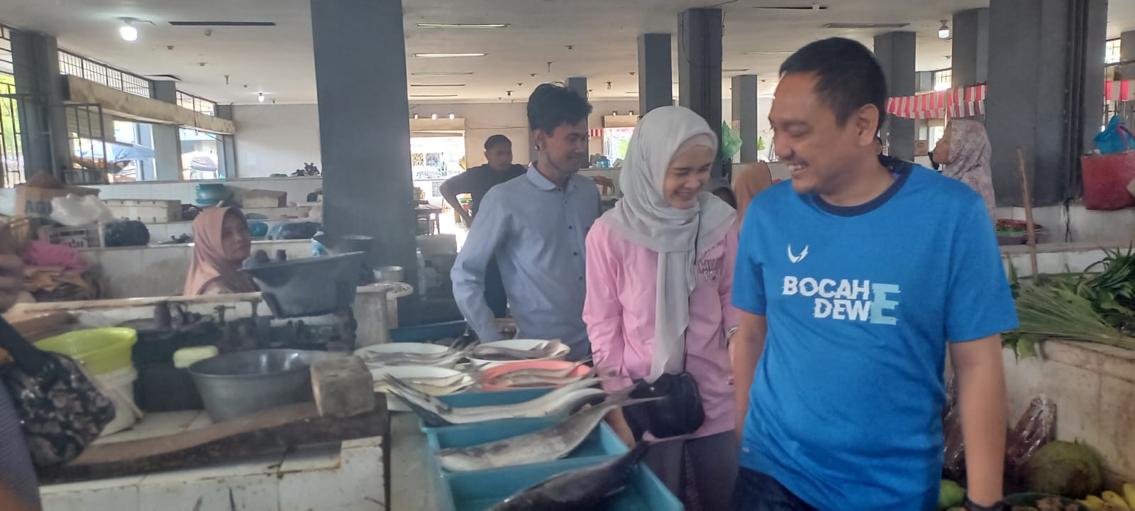 Yoyok Blusukan ke Pasar Ikan Tambaklorok, Janji Benahi Infrastruktur dan Salurkan Bansos