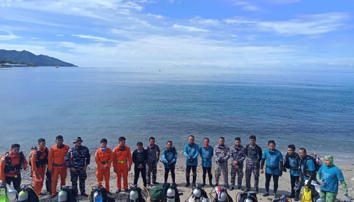 Peringati Hari Hiu Paus Internasional, Anggota Dewan Pers Lepas Penyelam Gorontalo Bersihkan Sampah Laut