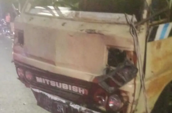 truk tabrak motor
