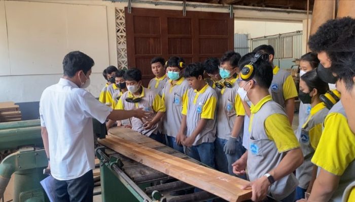 Melihat SMK PIKA Semarang, Satu-satunya Sekolah “Tukang Kayu” di Indonesia