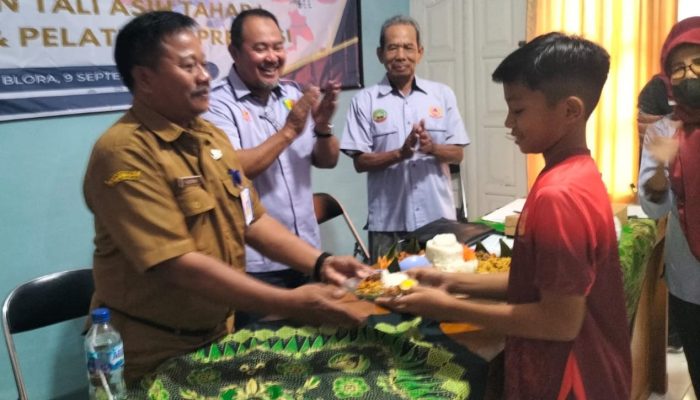 Peringati Haornas ke-41, KONI Blora Serahkan Tali Asih ke Puluhan Atlet dan Pelatih Berprestasi