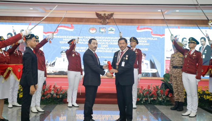 Berhasil Berdayakan Praja IPDN, Nana Sudjana Dianugerahi Kartika Pamong Praja Madya