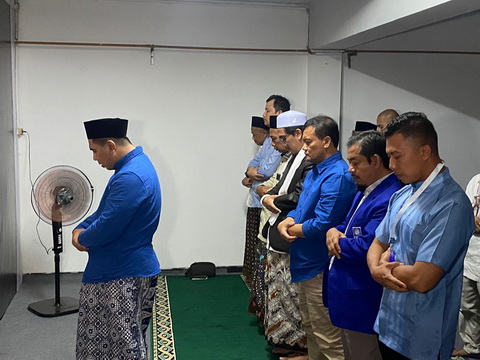 luthfi-yasin sholat mahgrib sebelum pengundian nomor