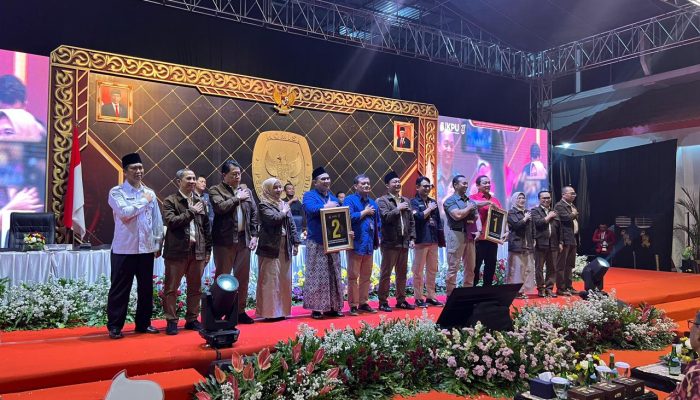 Ahmad Luthfi-Gus Yasin Nomor Urut 2, Langsung Acungkan Tangan Kode L! Ternyata Ada Makna Filosofisnya