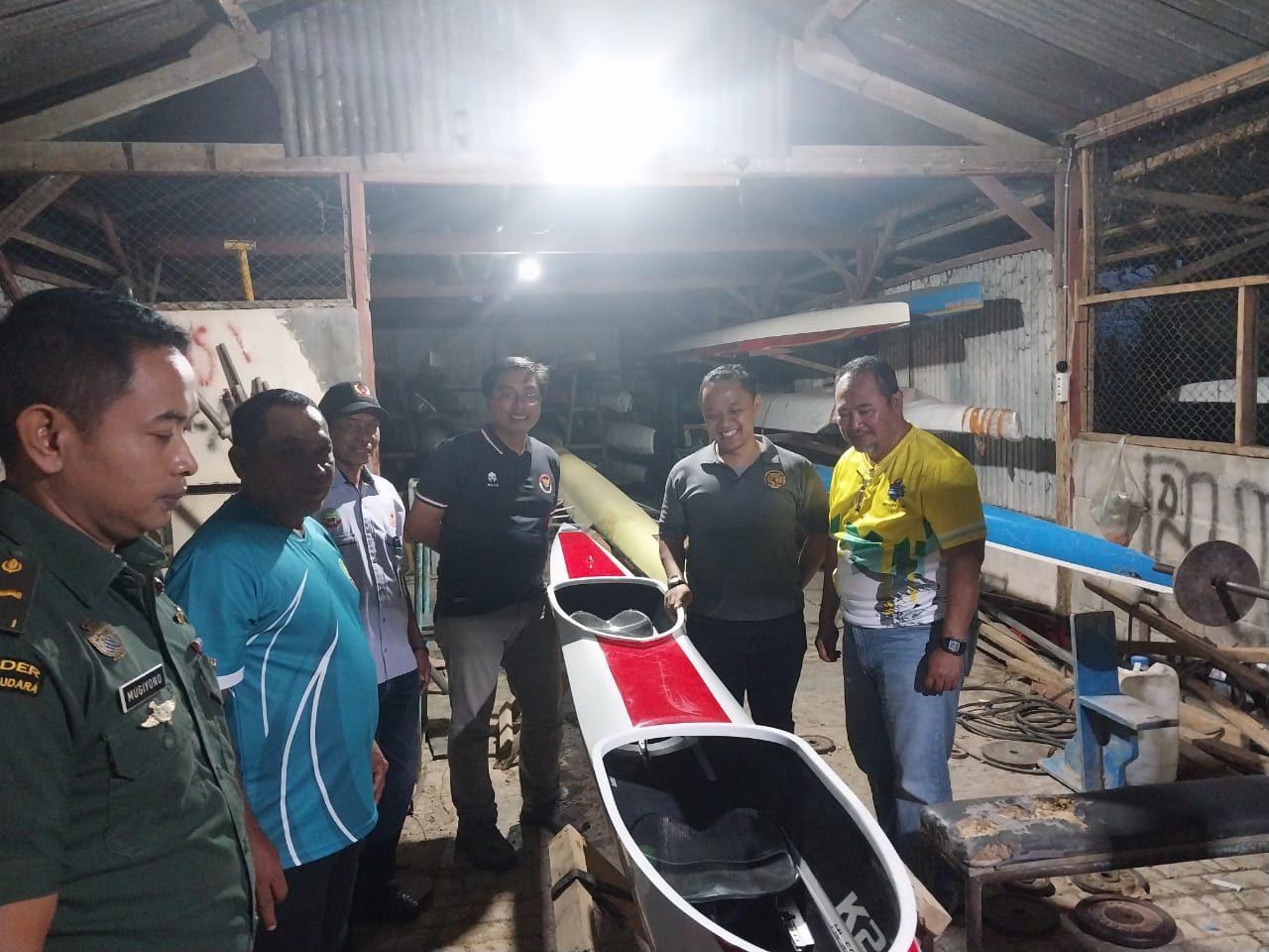perahu dayung kayak
