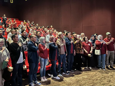 komisioner kpu jateng dan penonton usai film Tepatilah Janji