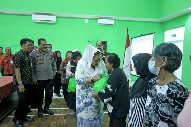 Pemkot Semarang Salurkan BLT DBHCHT, Berharap Bisa Tingkatkan Kesejahteraan