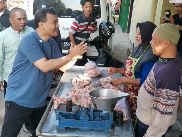 Ahmad Luthfi Blusukan Pasar Sukoharjo, Pedagang Berebut Foto dan Sampaikan Keluhan