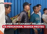 Video Ratusan Kendaraan Meluber Hingga Pemukiman, Warga Protes Parkir GOR Sahabat