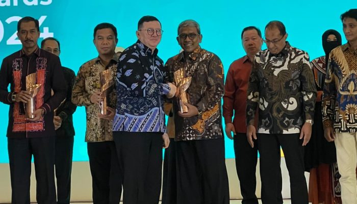 Dukung Industri Halal Indonesia, Bank Jateng Syariah Raih Penghargaan Best Halal Financial Support
