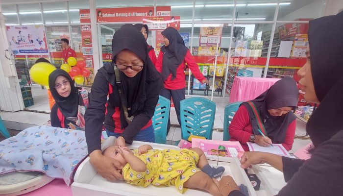 Alfamart dan Lukajel Gelar Posyandu di 34 Kota, Komitmen Wujudkan Generasi Sehat Indonesia