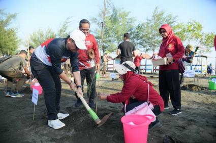 Pemkot Semarang Bersih-Bersih Pantai Tirang, Upaya Jaga Kelestarian Lingkungan
