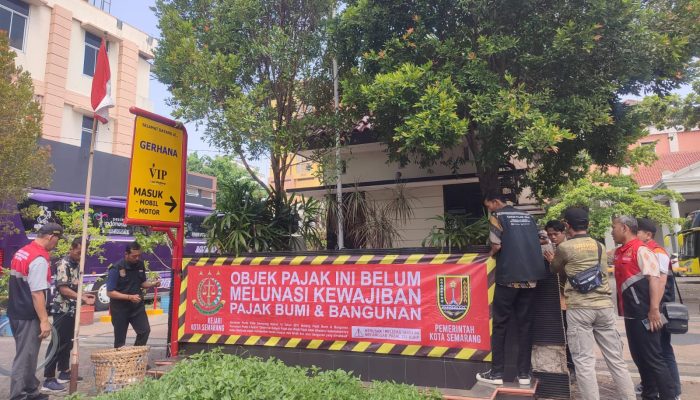 Bapenda Kota Semarang Pasang Spanduk Peringatan untuk Objek Pajak Menunggak PBB