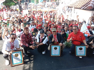 Deklarasi Akbar Relawan Agustina-Iswar Raih Rekor Leprid