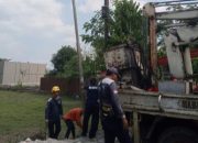 Warga Lapor Tiang Lampu Penerangan Jalan Miring, Dinrumkimhub Blora Gerak Cepat Perbaiki
