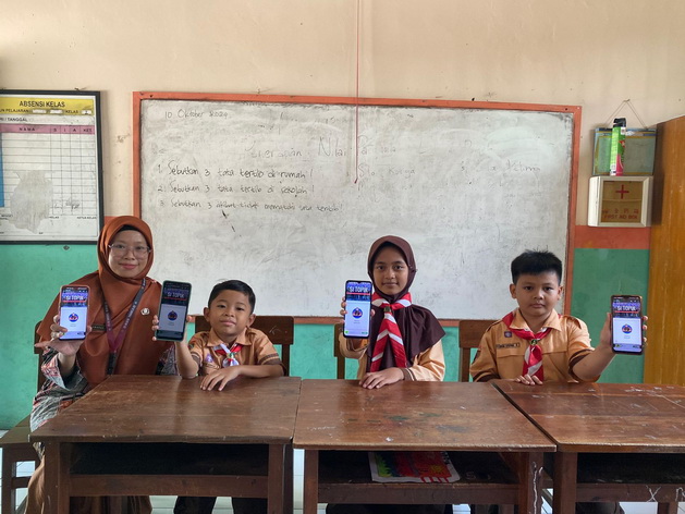 SDN tugurejo 2 luncurkan aplikasi si topik