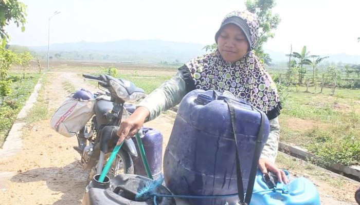 Krisis Air Bersih Masih Menghantui Warga Sarirejo Blora, Menunggu Bantuan Segera Datang