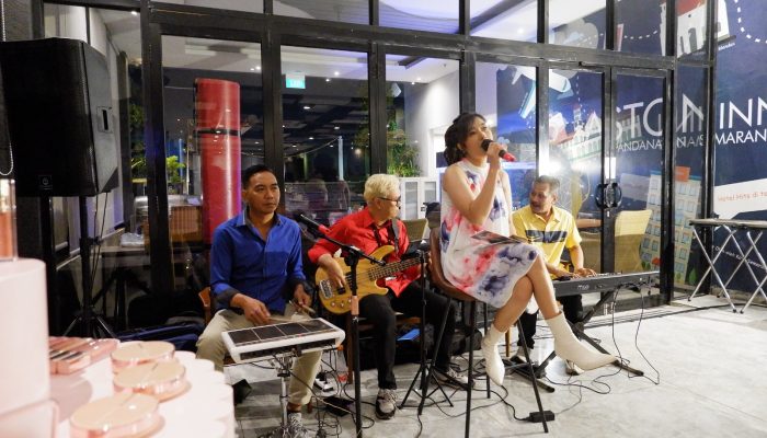 Menikmati BBQ dengan Pertunjukan Fashion Show di Aston Inn Pandanaran Semarang