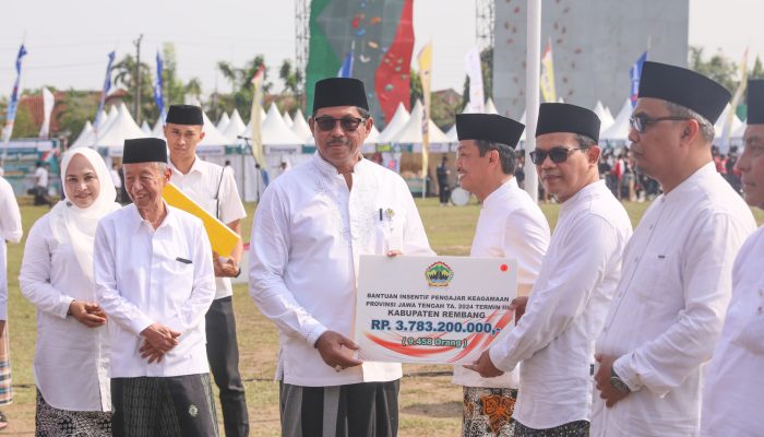 Di Hari Santri, Pemprov Jateng Salurkan Bantuan Insentif Rp104,7 Miliar untuk Pengajar Keagamaan