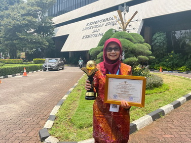 Kepala SMAN 4 Semarang, Wiwin Sri Winarni