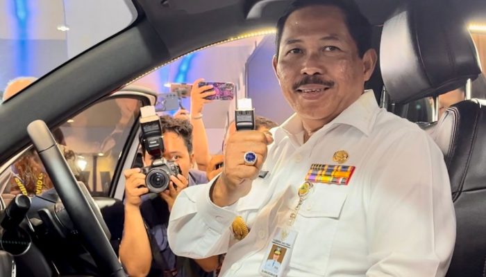 Coba Berbagai Kendaraan di GIIAS Semarang, Nana Sudjana Paling Tertarik Mobil Listrik