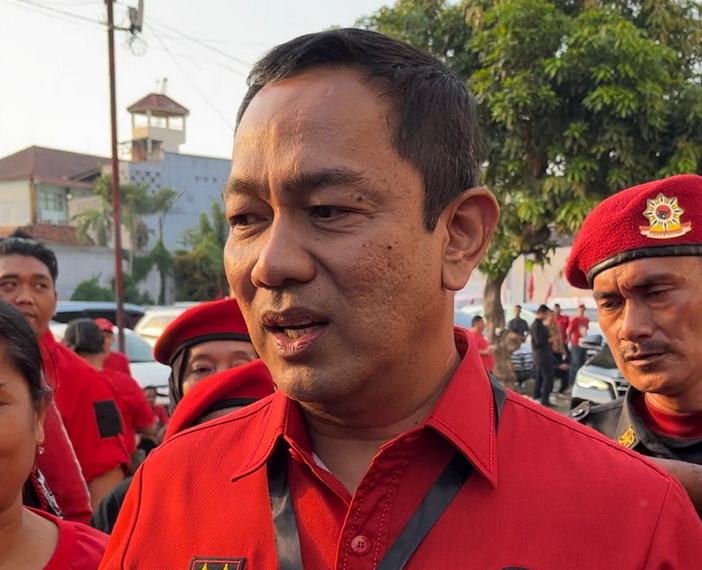 Debat hendi pengerahan kades