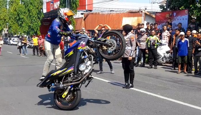 Komunitas Sepeda Motor di Blora Deklarasi Pilkada Damai 2024, Dimeriahkan Atraksi Freestyle