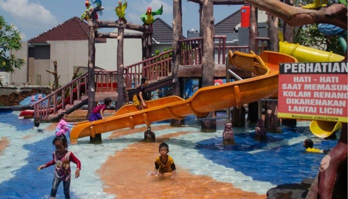 Cuaca Panas Gini Enaknya Kemana? Berikut 4 Wisata Air di Semarang Cocok Buat Healing Bareng Keluarga